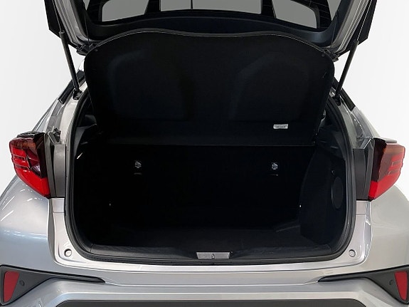 Toyota C-HR 7 of 11