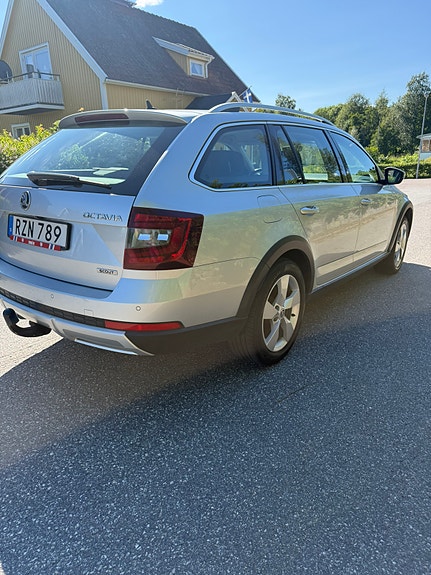 Skoda Octavia Scout 3 of 7