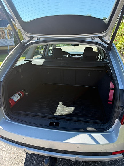 Skoda Octavia Scout 5 of 7