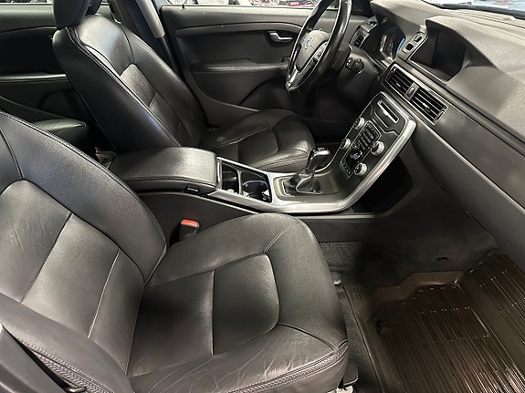 Volvo XC70 10 of 22