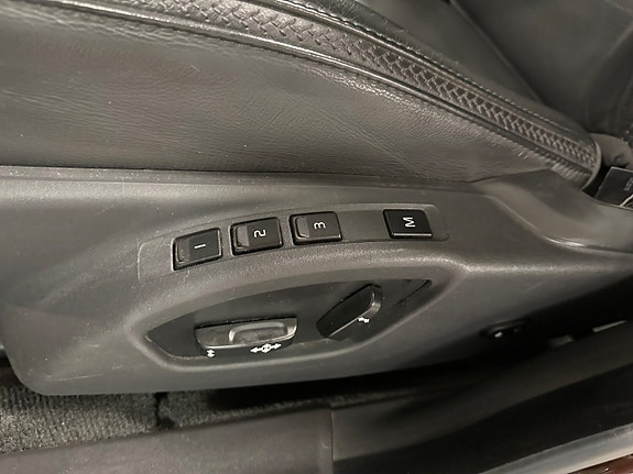 Volvo XC70 13 of 22