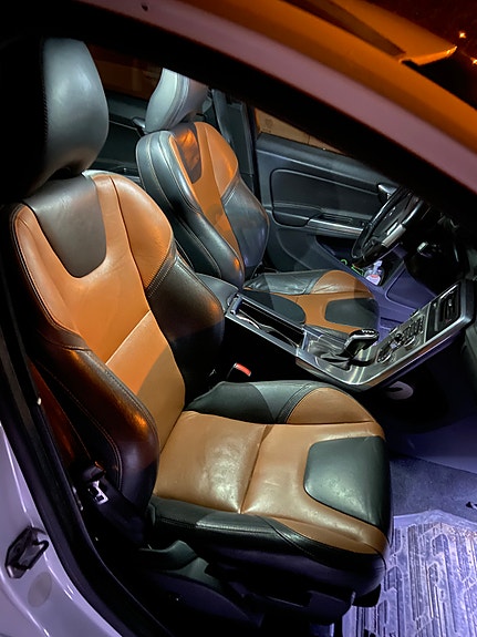 Volvo V60 Cross Country 3 of 7