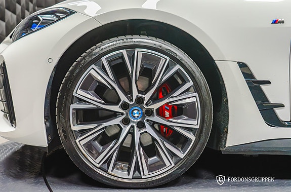 BMW i4 13 of 25