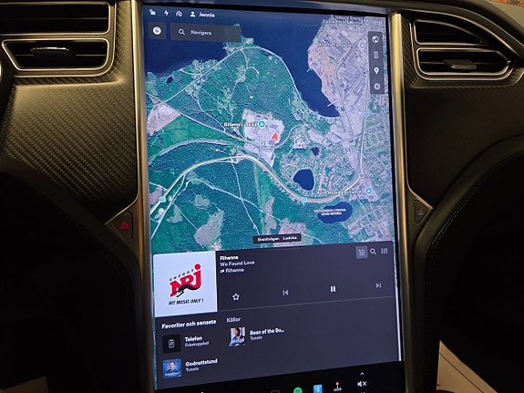 Tesla Model S 17 of 20