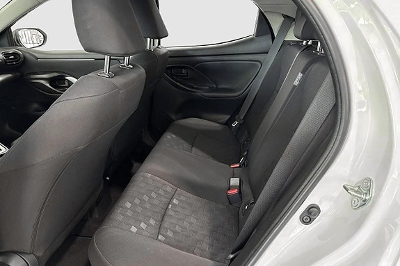 Toyota Yaris 8 of 11