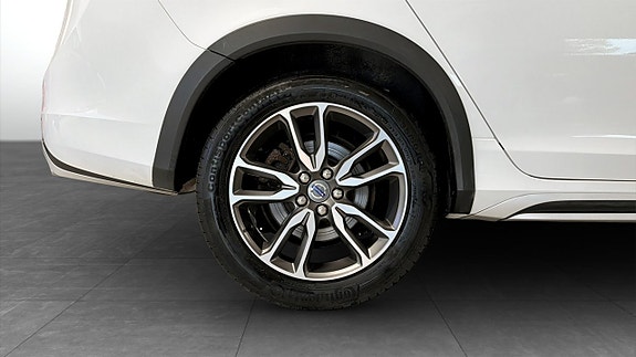 Volvo V60 Cross Country 9 of 17