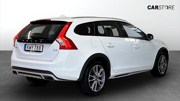 Volvo V60 Cross Country 2 of 17