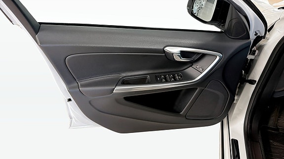 Volvo V60 Cross Country 11 of 17