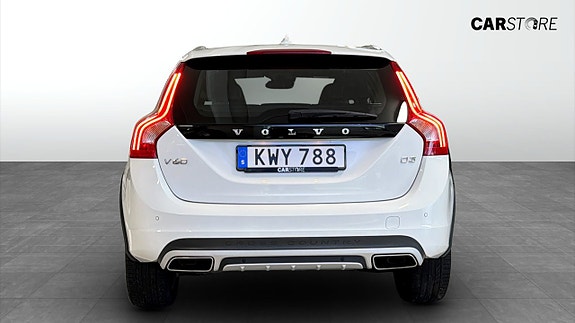 Volvo V60 Cross Country 7 of 17