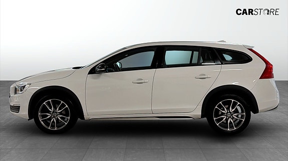 Volvo V60 Cross Country 6 of 17
