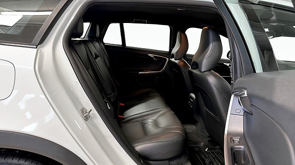 Volvo V60 Cross Country 5 of 17