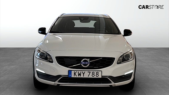Volvo V60 Cross Country 8 of 17