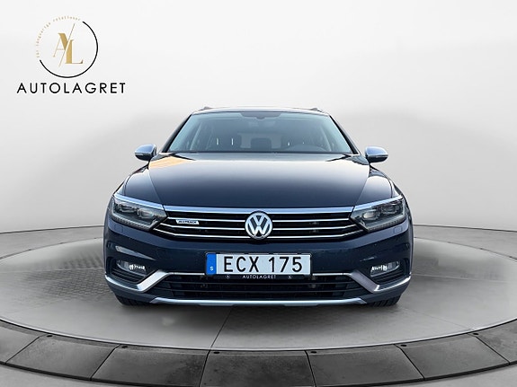 Volkswagen Passat Alltrack 2 of 19