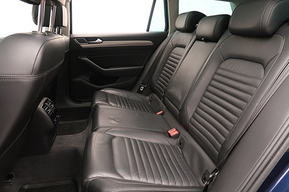 Volkswagen Passat Alltrack 12 of 19