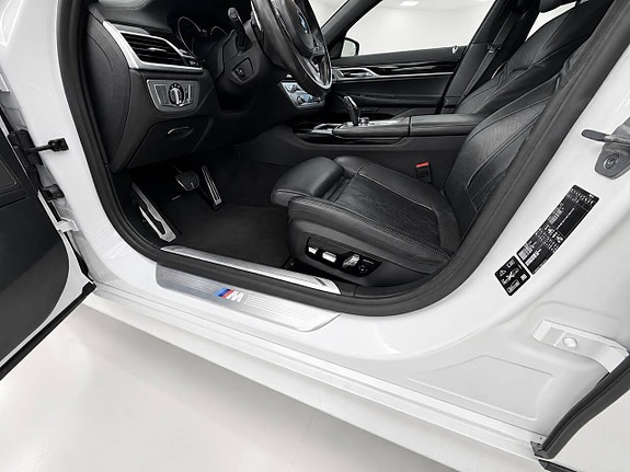 BMW 740d 5 of 7