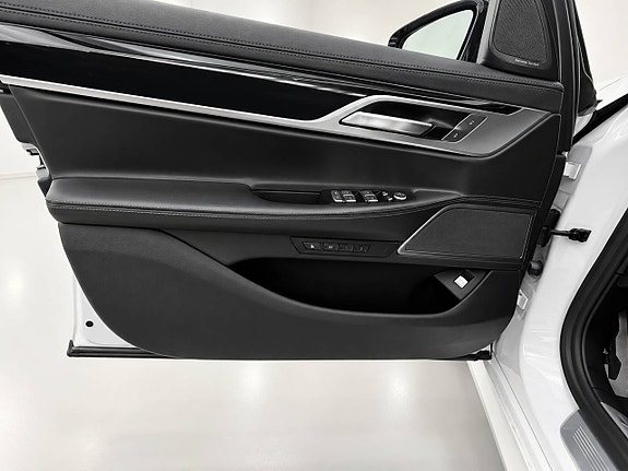 BMW 740d 7 of 7