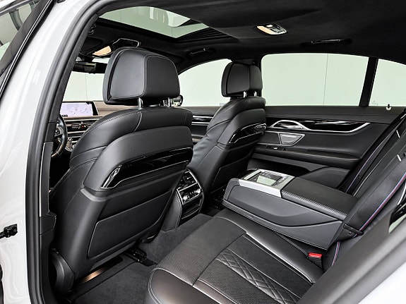 BMW 740d 16 of 19