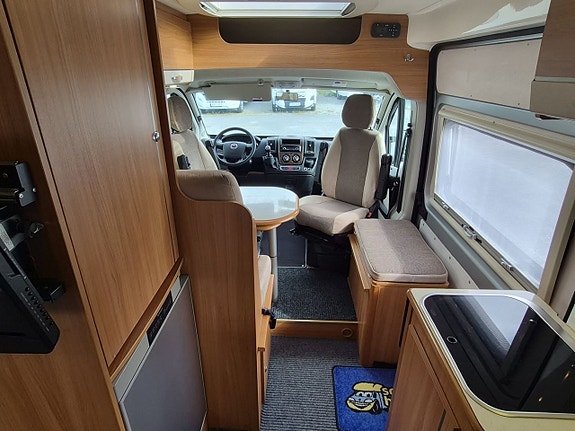 Rapido Van V56 kort och kompakt, dragkrok, fransk bädd, kanonfin 20 of 23