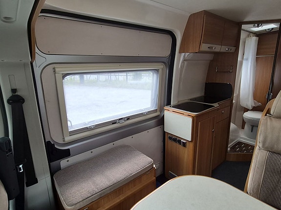Rapido Van V56 kort och kompakt, dragkrok, fransk bädd, kanonfin 13 of 23