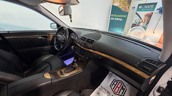 Mercedes-Benz E320 14 of 15