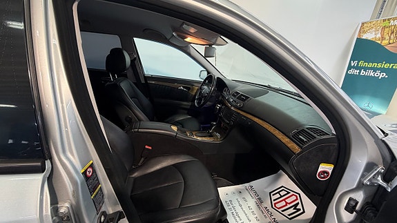 Mercedes-Benz E320 13 of 15