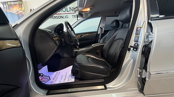 Mercedes-Benz E320 5 of 15