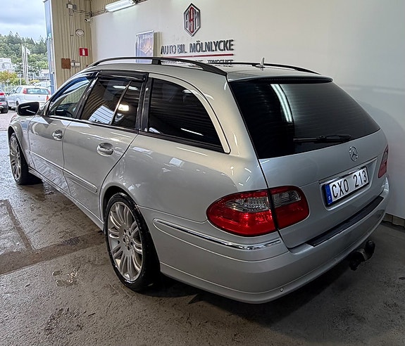Mercedes-Benz E320 4 of 15