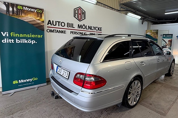 Mercedes-Benz E320 10 of 15