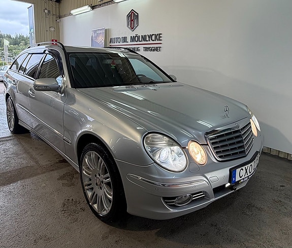 Mercedes-Benz E320 12 of 15
