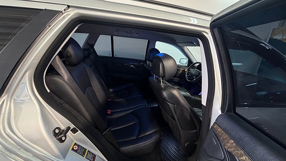 Mercedes-Benz E320 15 of 15