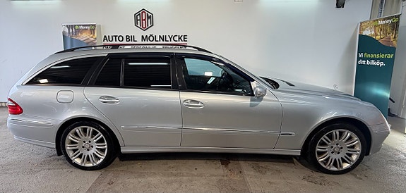 Mercedes-Benz E320 11 of 15