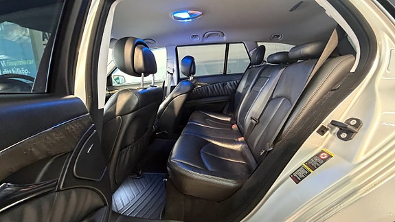 Mercedes-Benz E320 9 of 15