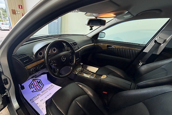Mercedes-Benz E320 6 of 15