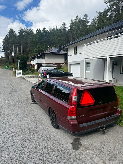 Volvo V70 2 of 7