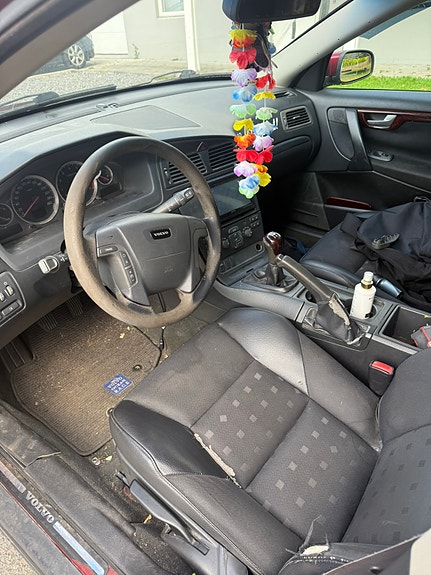 Volvo V70 3 of 7