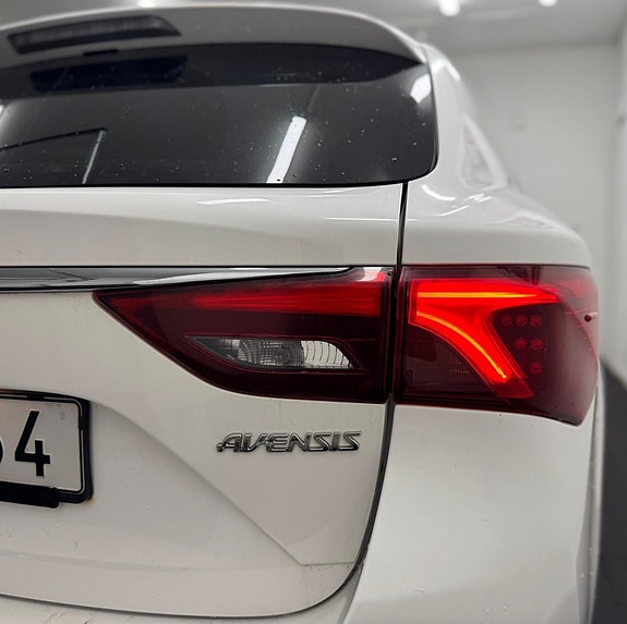 Toyota Avensis 4 of 22