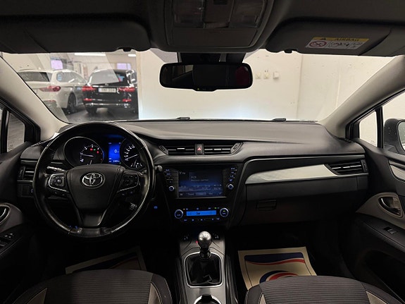 Toyota Avensis 5 of 22