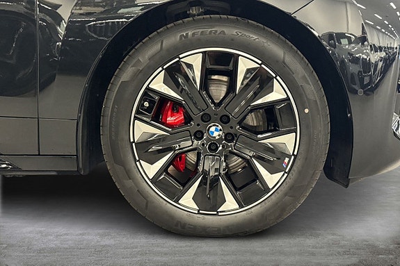 BMW iX 14 of 20