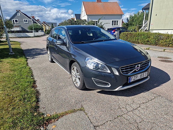 Volvo V60 2 of 7