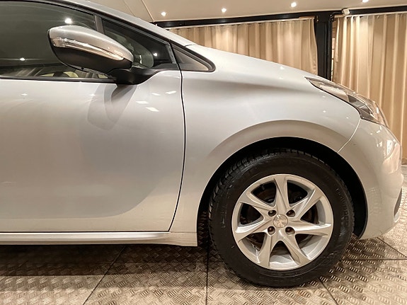 Peugeot 208 5 of 19
