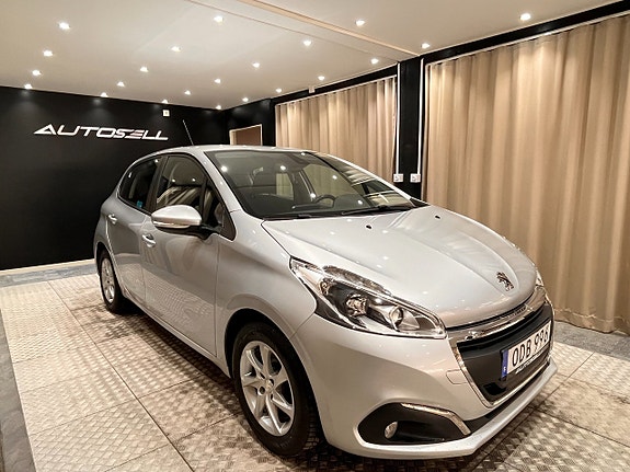Peugeot 208 3 of 19