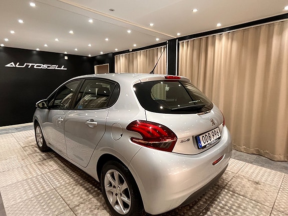 Peugeot 208 9 of 19