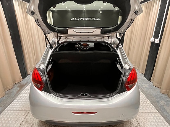 Peugeot 208 7 of 19