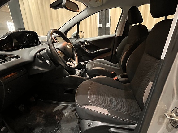 Peugeot 208 15 of 19