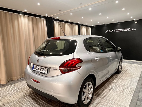 Peugeot 208 8 of 19