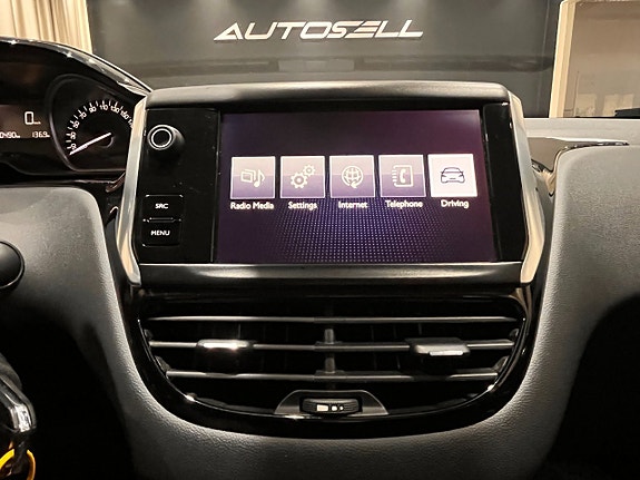 Peugeot 208 17 of 19