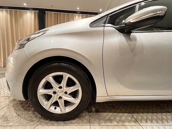 Peugeot 208 4 of 19