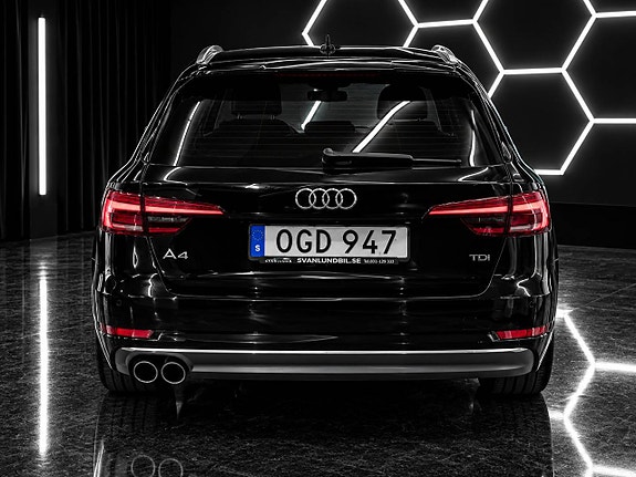 Audi A4 4 of 17