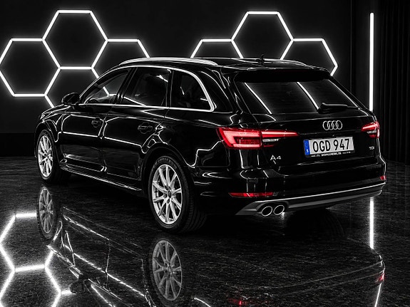 Audi A4 5 of 17