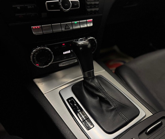 Mercedes-Benz C220 7 of 23